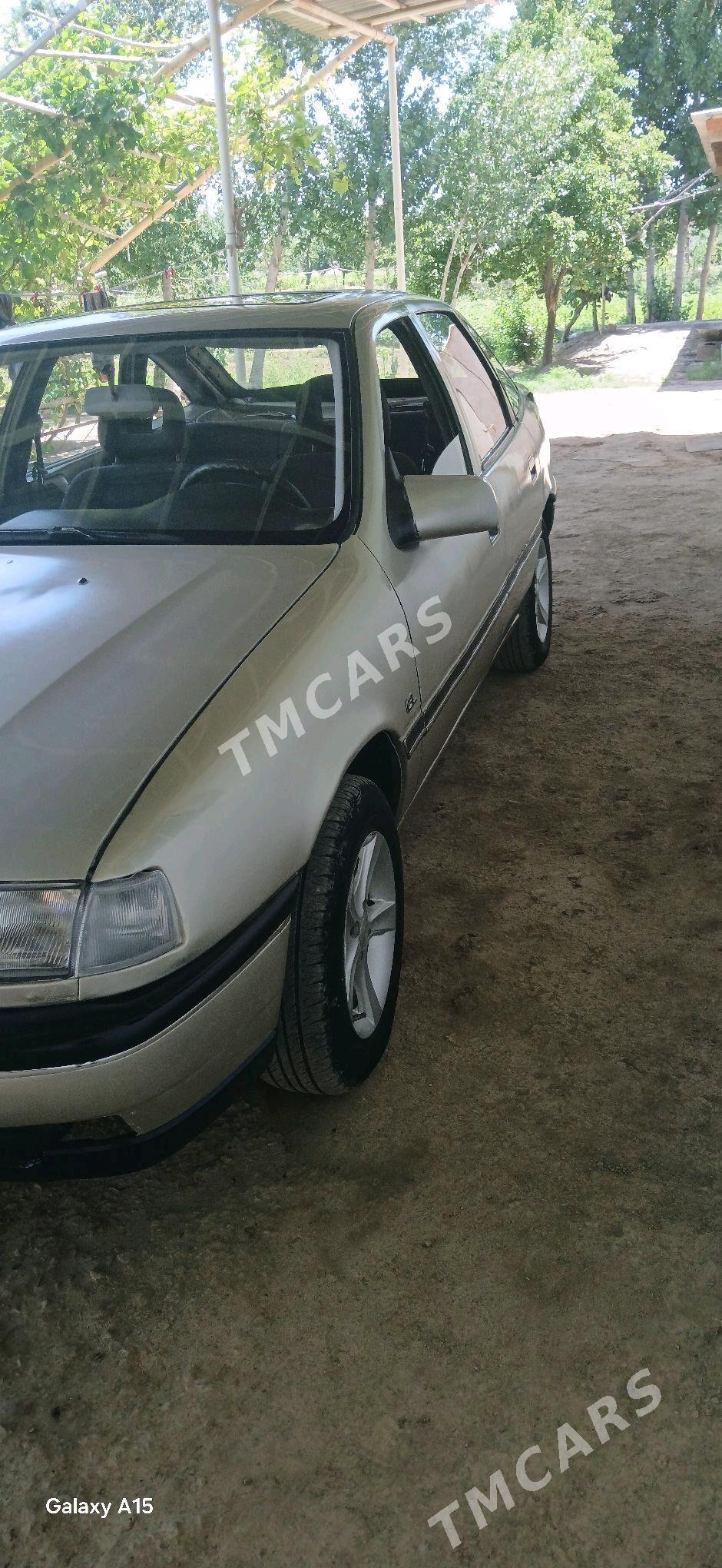 Opel Vectra 1990 - 34 000 TMT - Губадаг - img 2