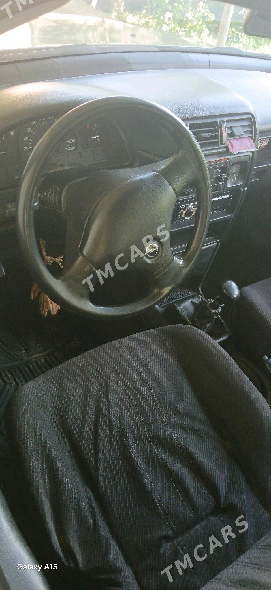 Opel Vectra 1990 - 34 000 TMT - Губадаг - img 6