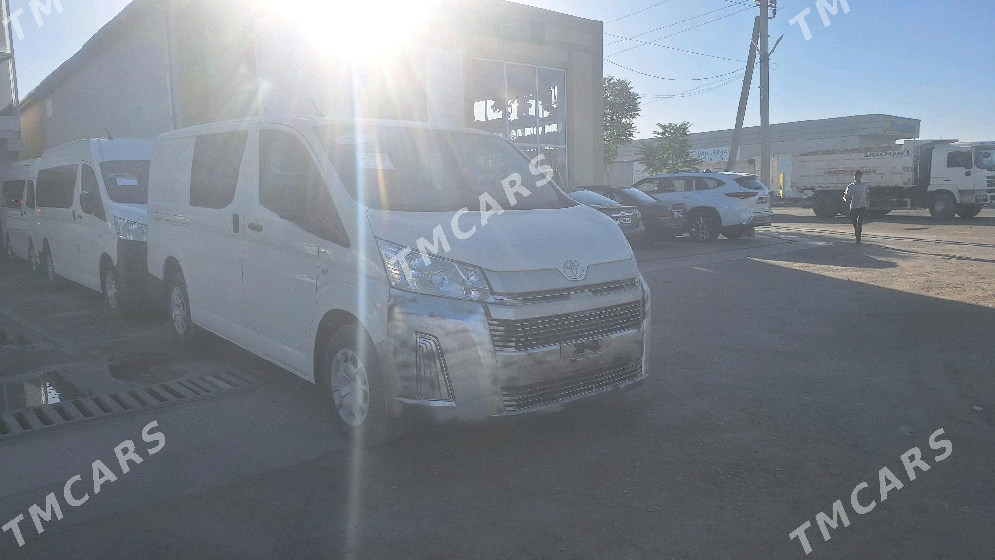 Toyota Hiace 2022 - 500 000 TMT - Мары - img 3