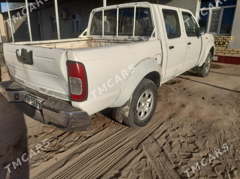 Nissan Navara 2004 - 60 000 TMT - Boldumsaz - img 4