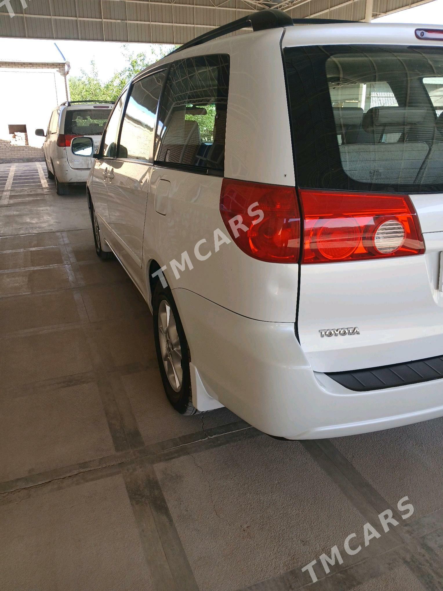Toyota Sienna 2006 - 265 000 TMT - Мары - img 2