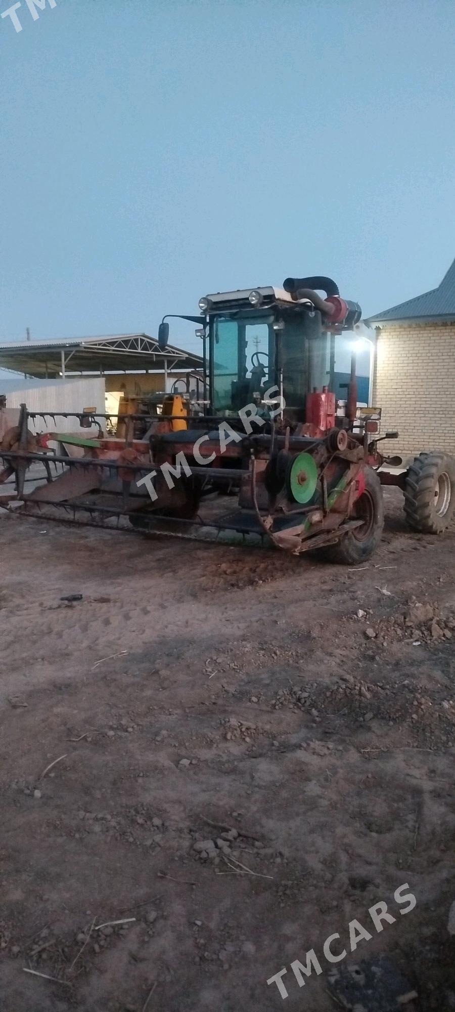 MTZ 82 1990 - 300 000 TMT - Babadaýhan - img 1