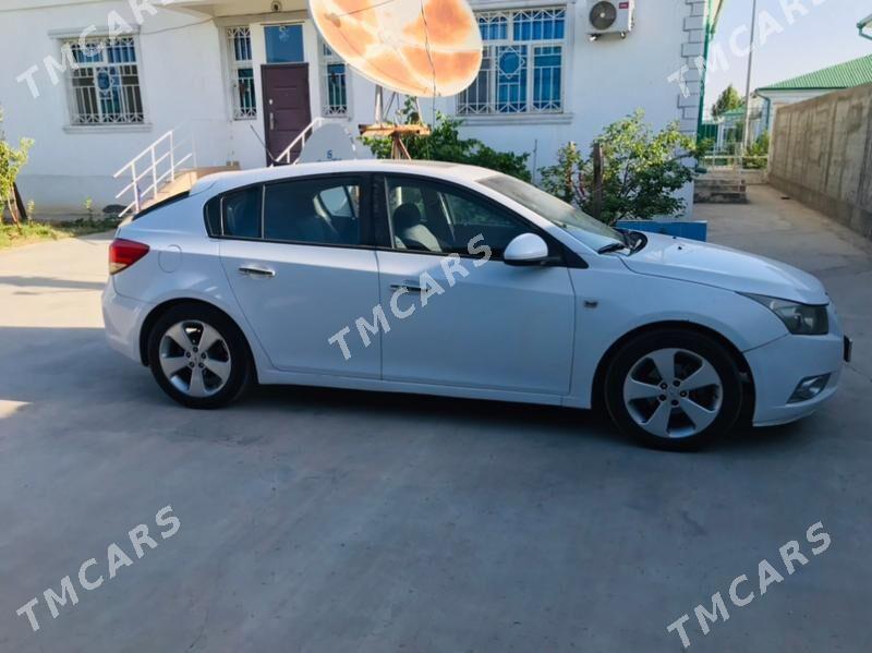 Chevrolet Cruze 2012 - 140 000 TMT - Тязе заман - img 4