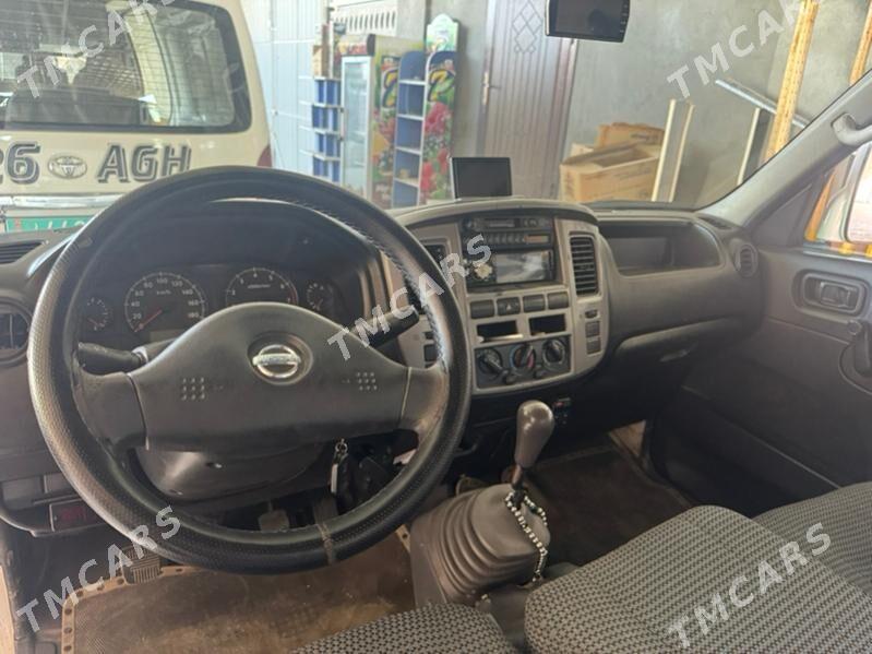 Nissan Urvan 2008 - 180 000 TMT - Мары - img 4