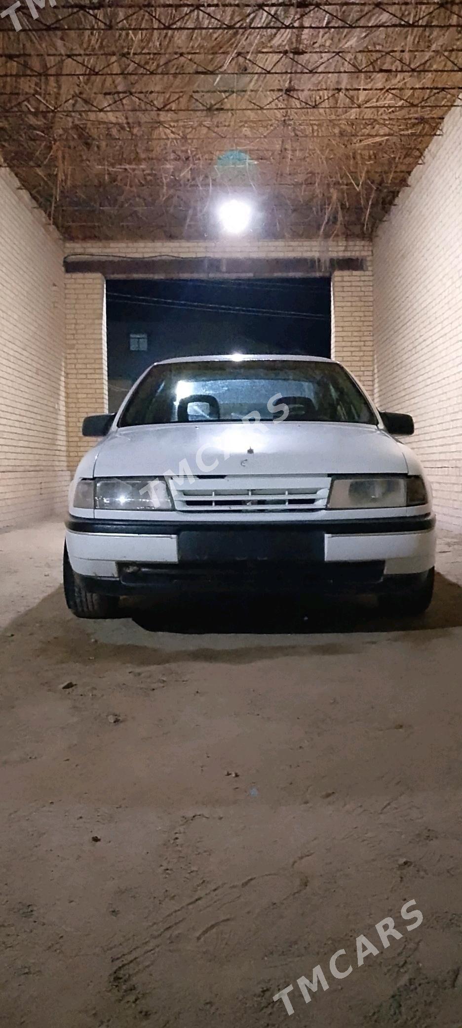 Opel Vectra 1990 - 23 000 TMT - Керки - img 6