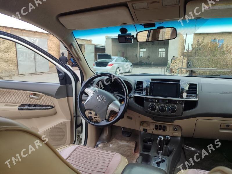 Toyota Fortuner 2013 - 340 000 TMT - Фарап - img 4