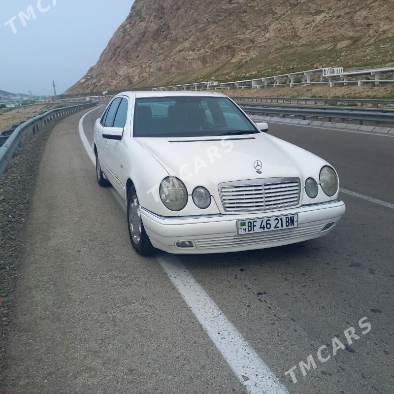 Mercedes-Benz E320 1997 - 90 000 TMT - Türkmenbaşy - img 2