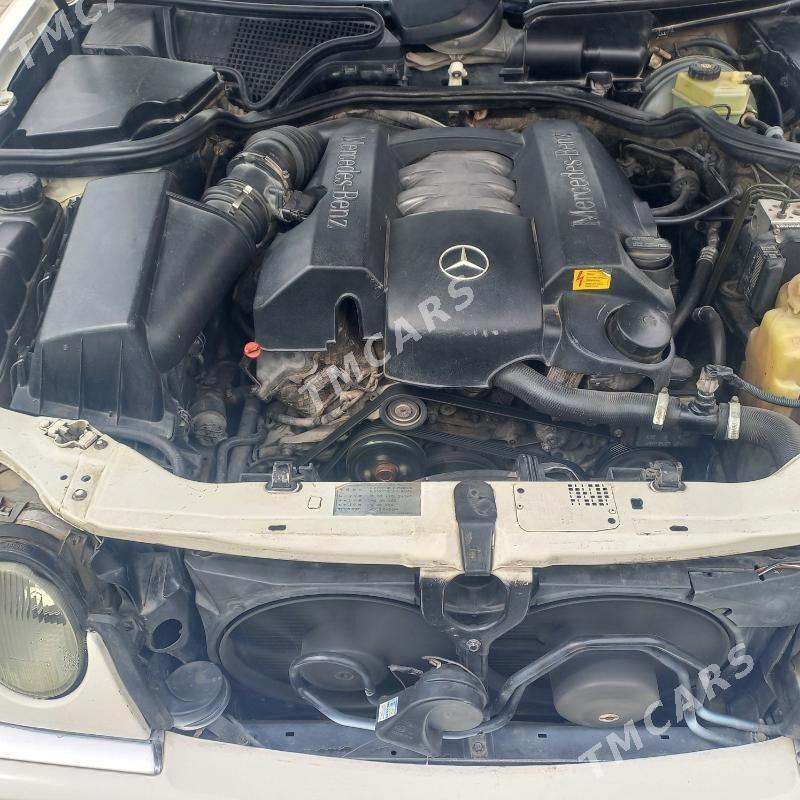 Mercedes-Benz E320 1997 - 90 000 TMT - Türkmenbaşy - img 5