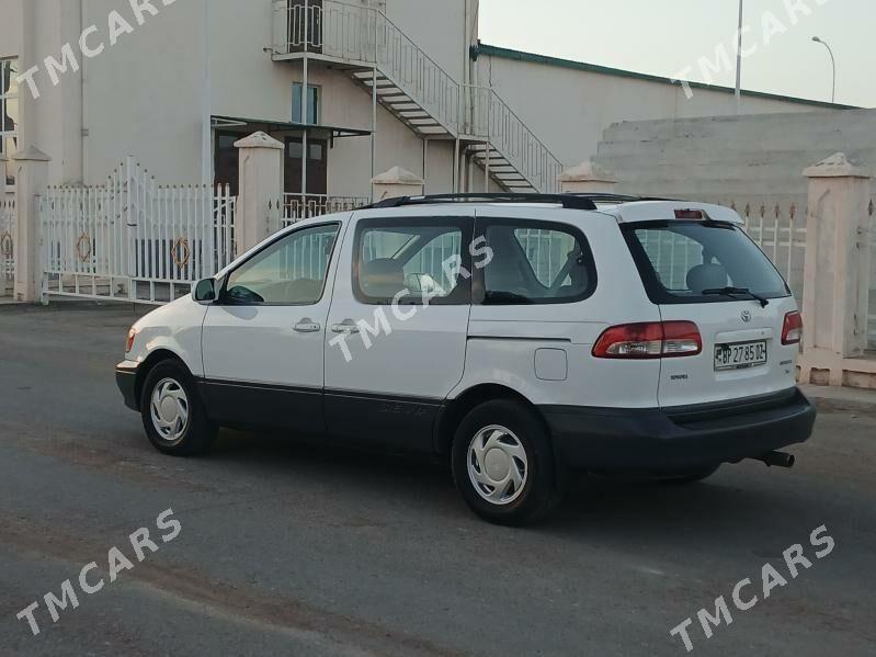 Toyota Sienna 2002 - 182 000 TMT - Gubadag - img 3