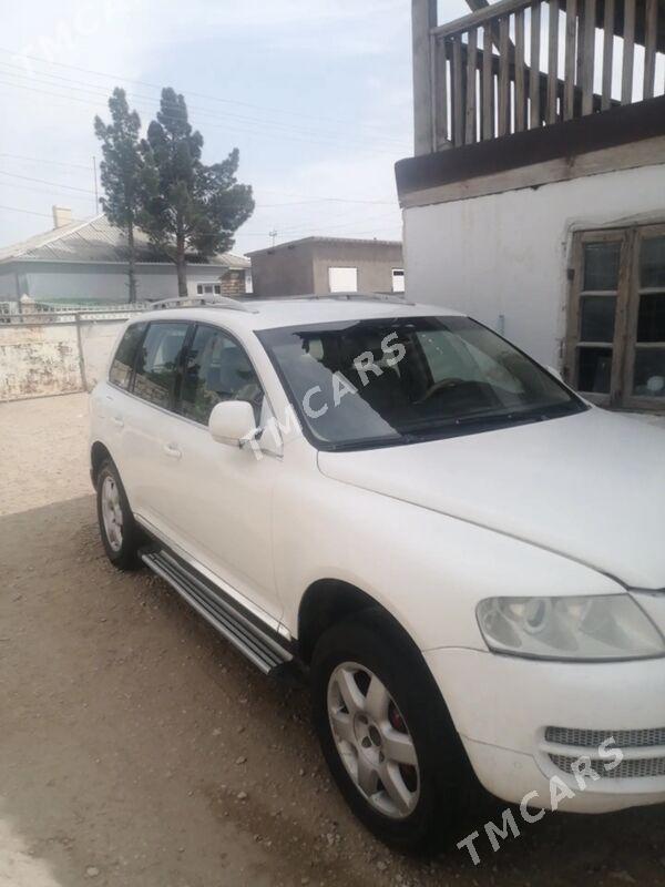 Volkswagen Touareg 2005 - 45 000 TMT - Балканабат - img 2