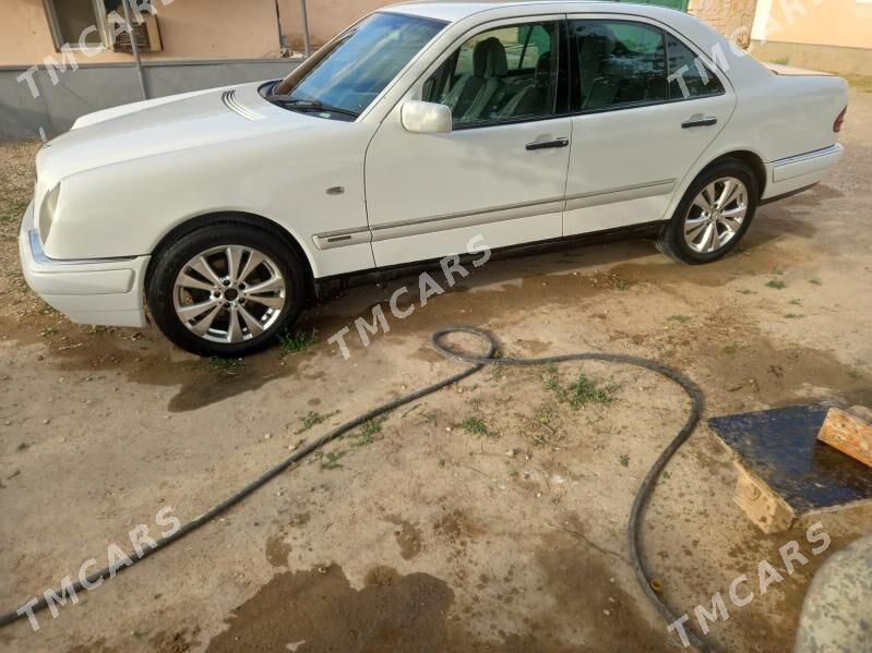 Mercedes-Benz E-Class 1997 - 87 000 TMT - Туркменбаши - img 2