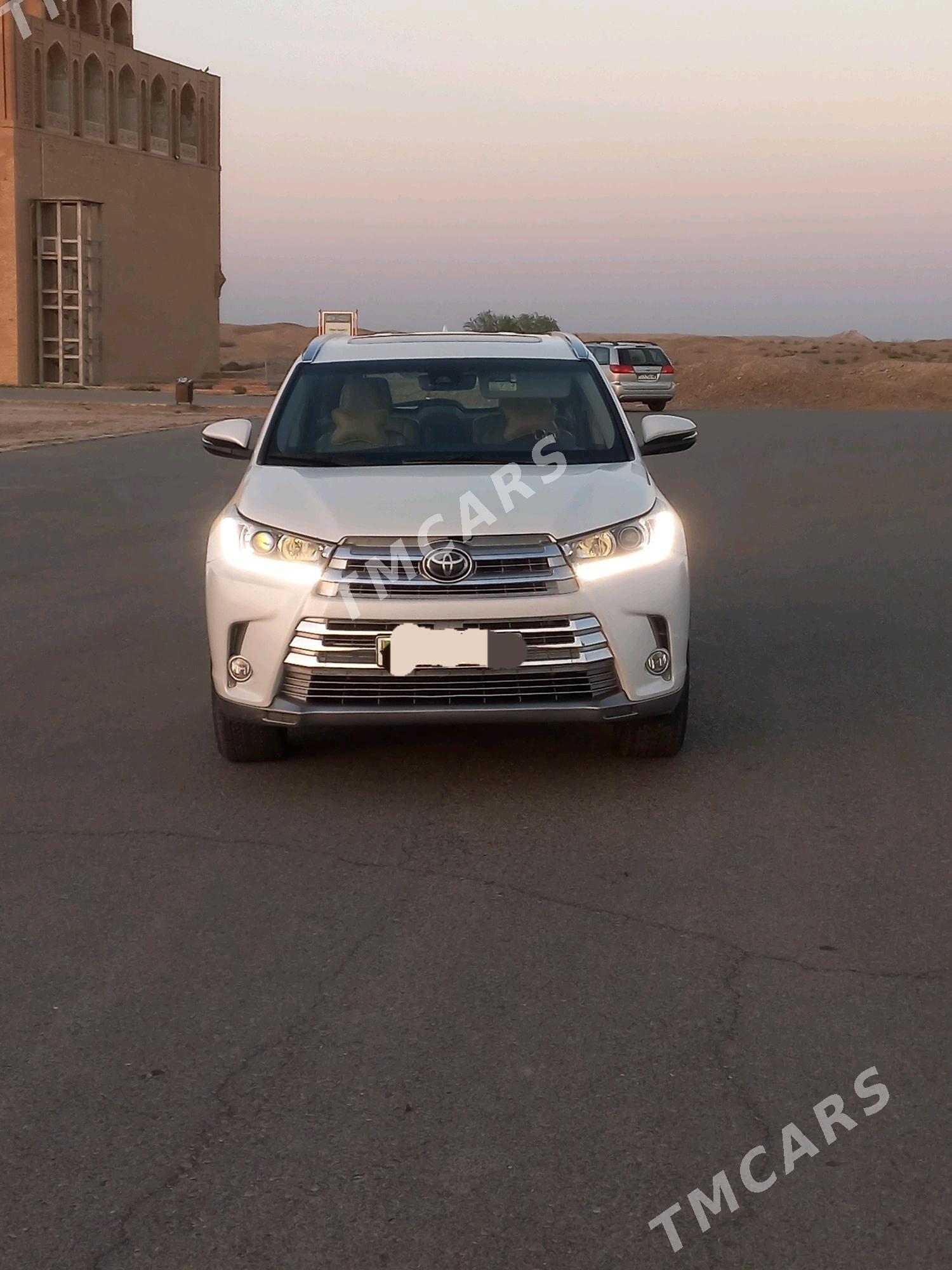 Toyota Highlander 2018 - 420 000 TMT - Байрамали - img 7