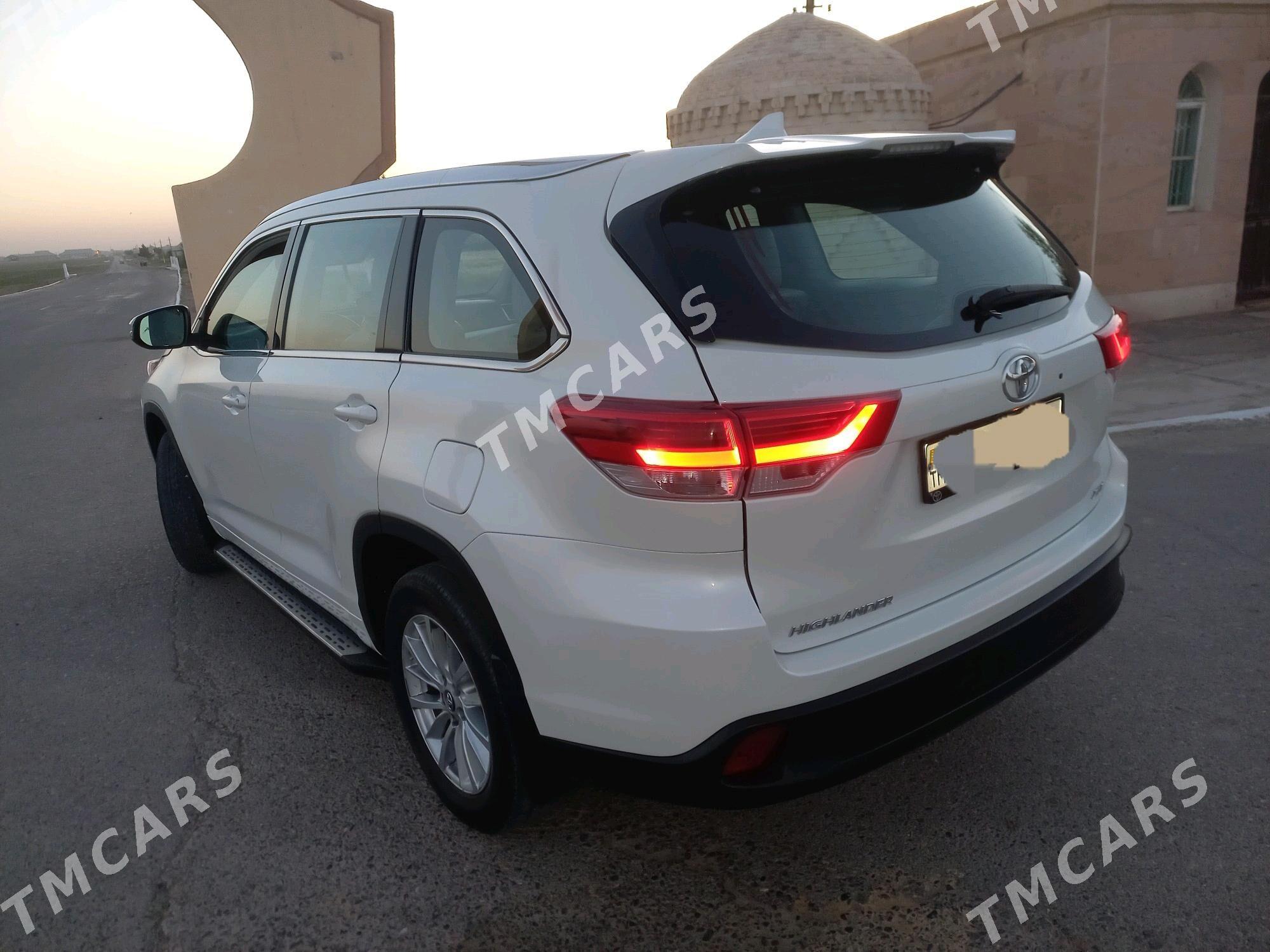 Toyota Highlander 2018 - 420 000 TMT - Байрамали - img 3
