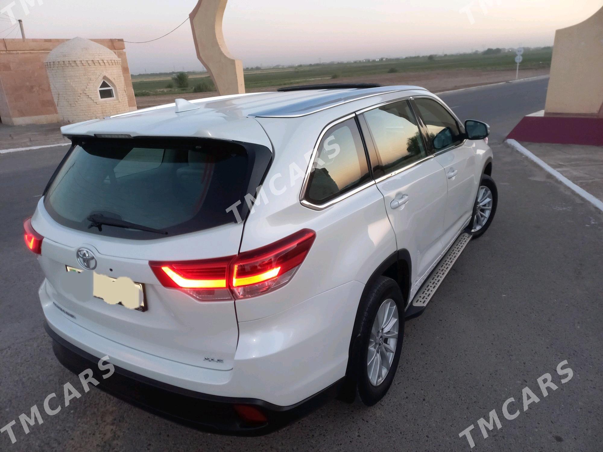 Toyota Highlander 2018 - 420 000 TMT - Байрамали - img 6