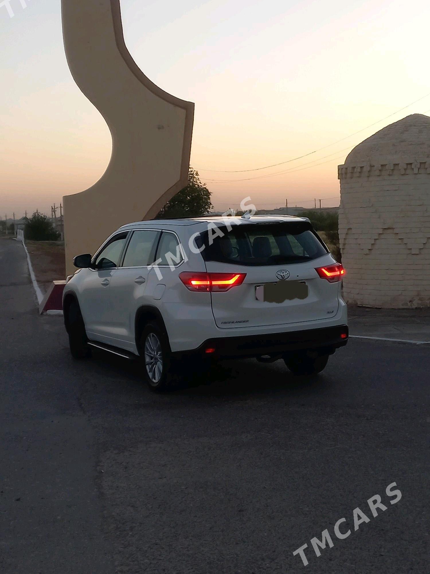 Toyota Highlander 2018 - 420 000 TMT - Байрамали - img 2