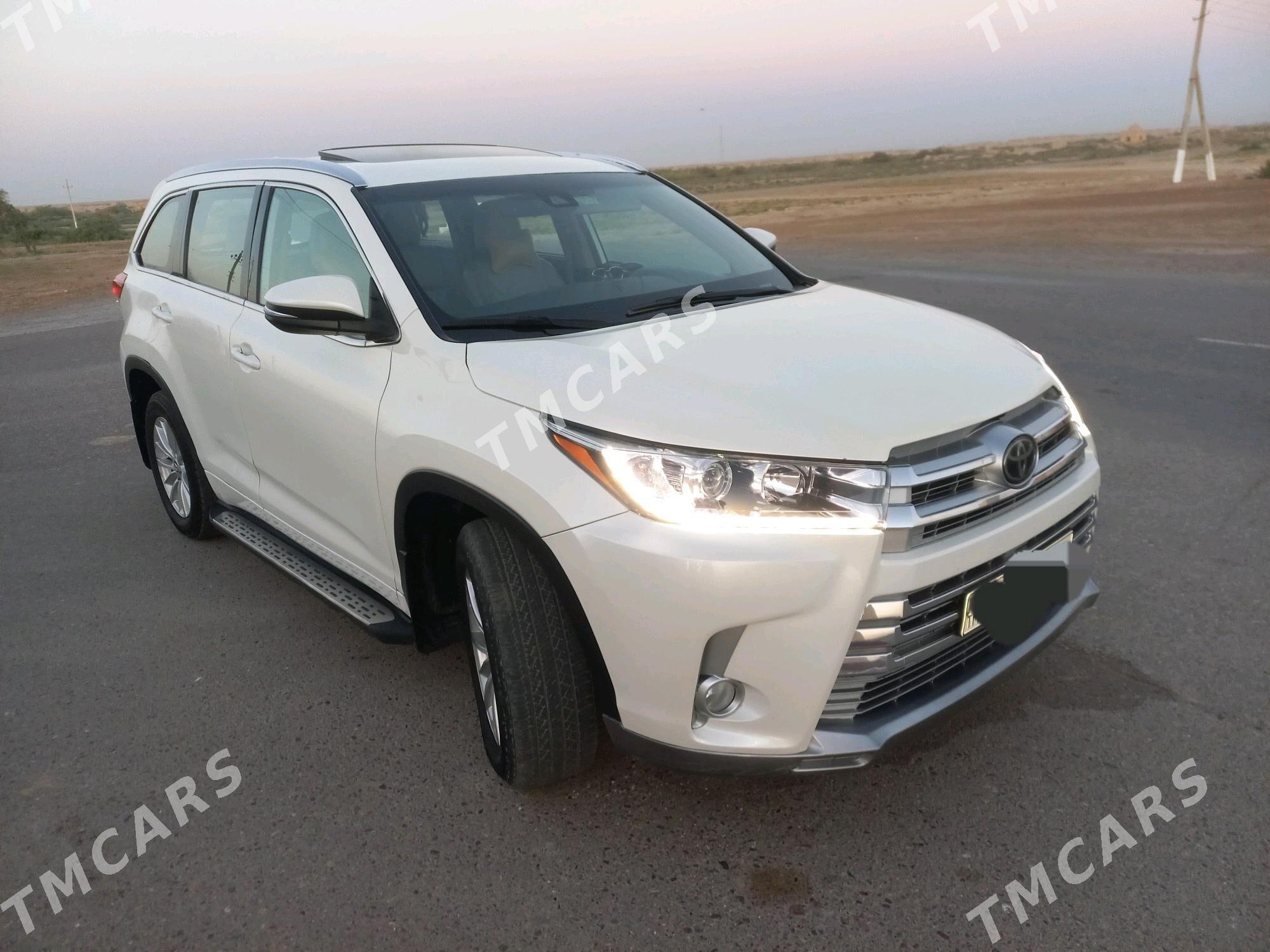 Toyota Highlander 2018 - 420 000 TMT - Байрамали - img 4