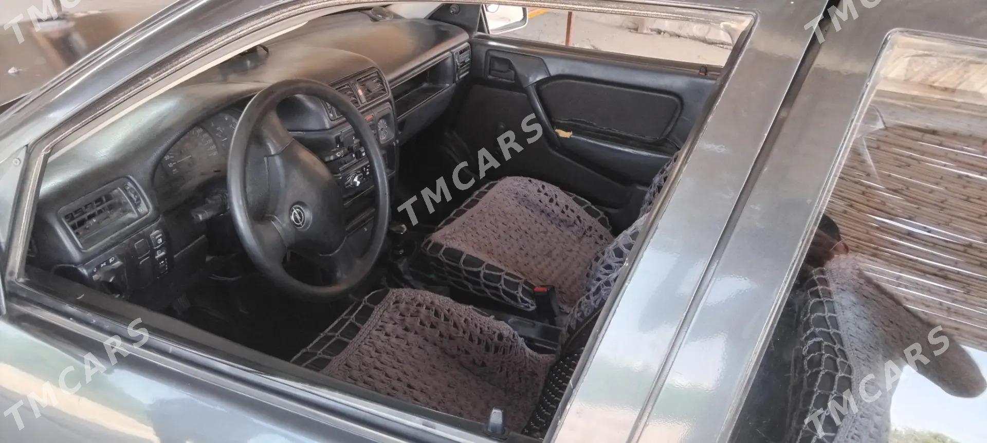 Opel Vectra 1993 - 30 000 TMT - Ёлётен - img 2
