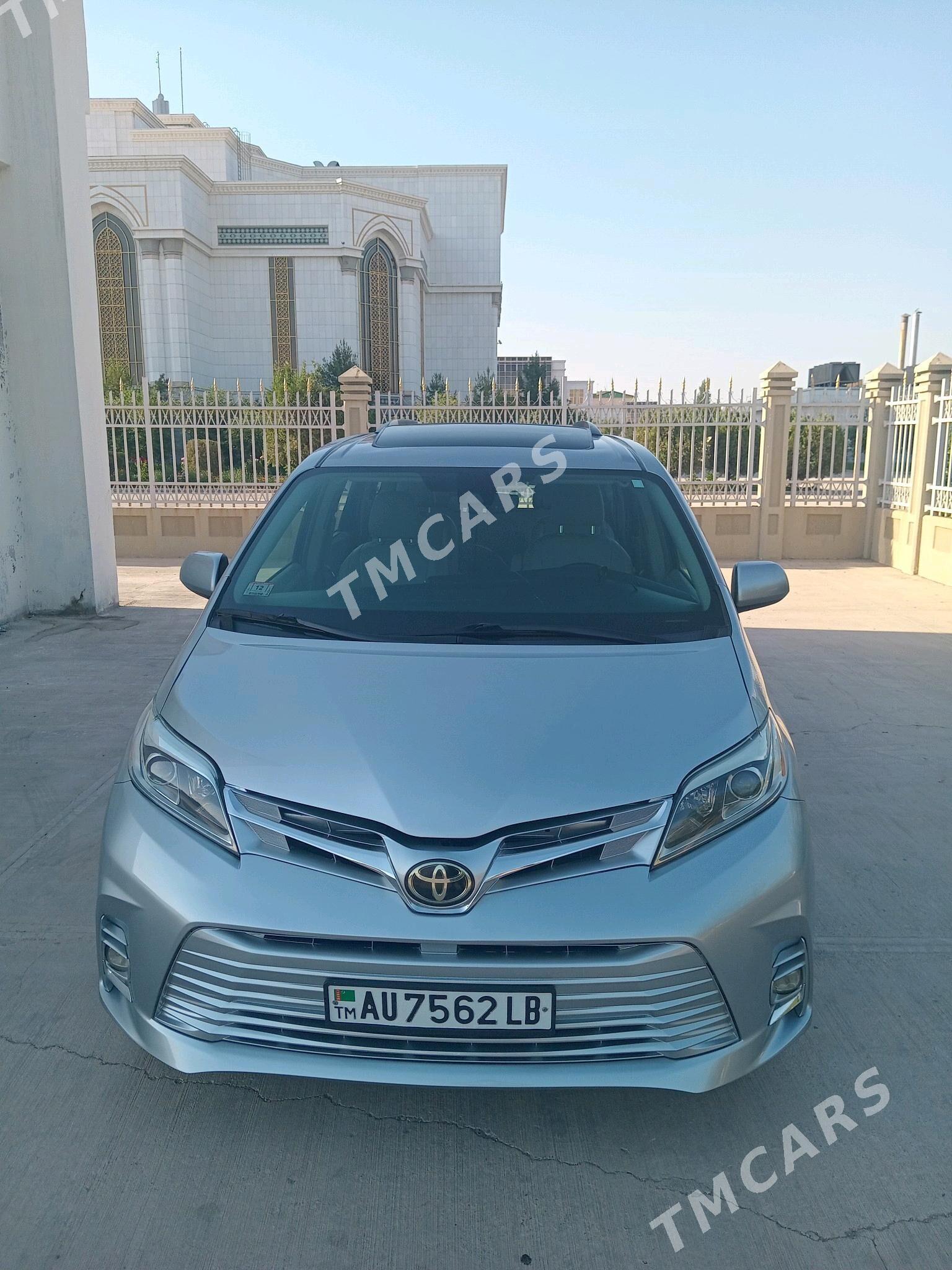 Toyota Sienna 2018 - 400 000 TMT - Туркменабат - img 3