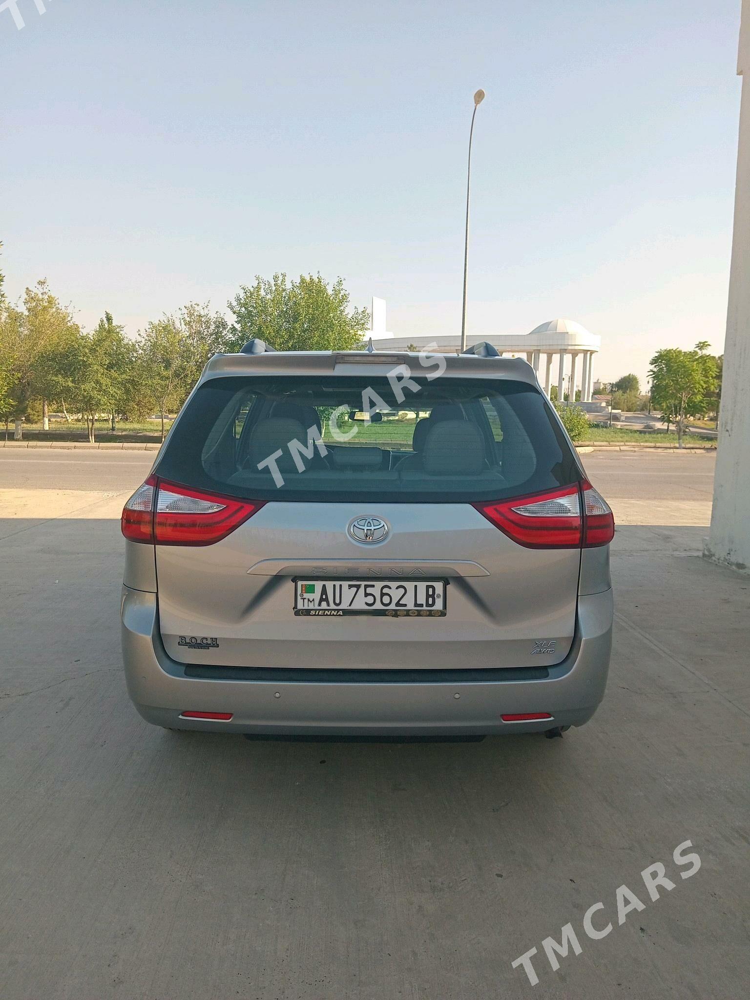 Toyota Sienna 2018 - 400 000 TMT - Туркменабат - img 4