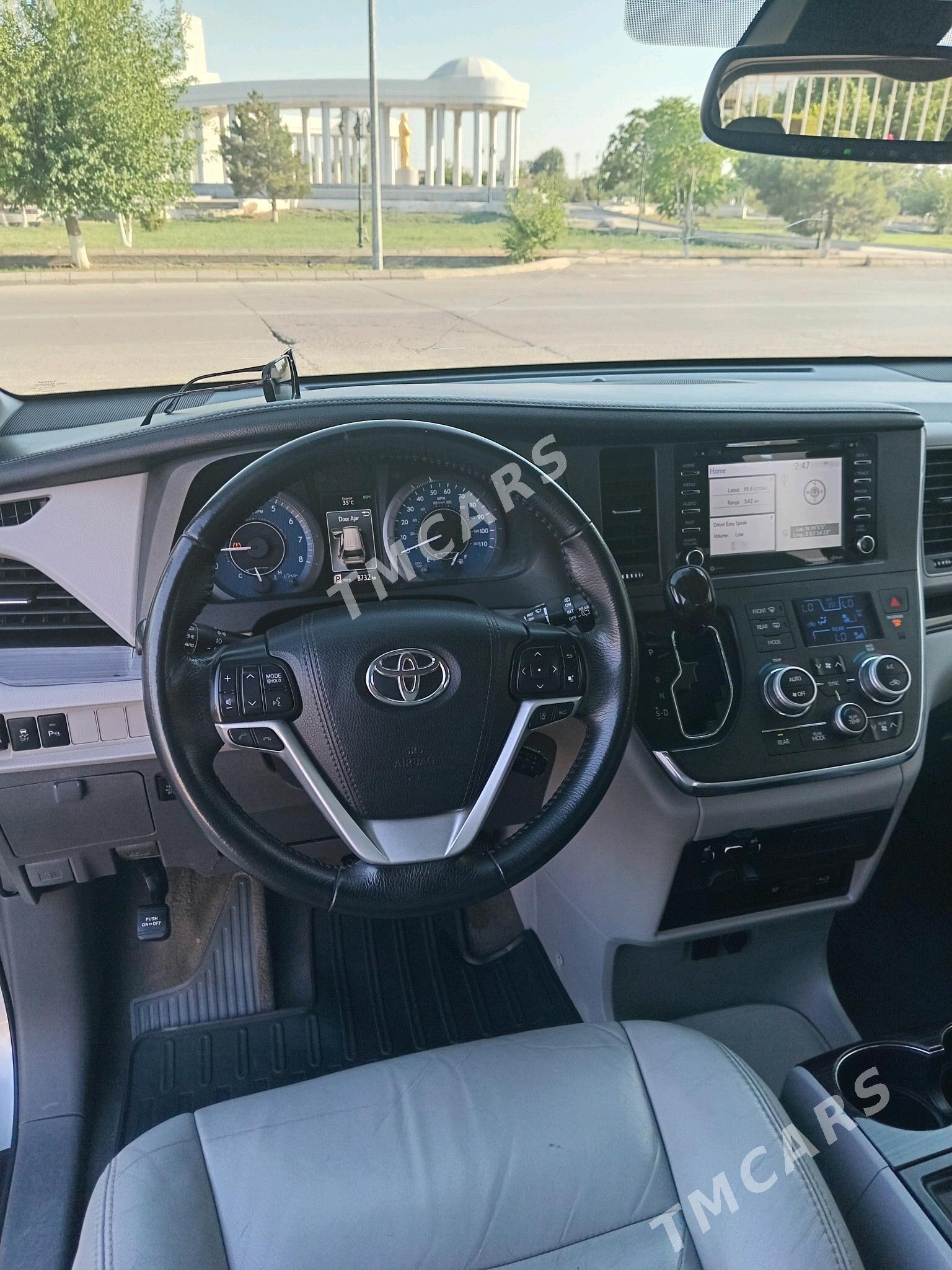 Toyota Sienna 2018 - 400 000 TMT - Туркменабат - img 8