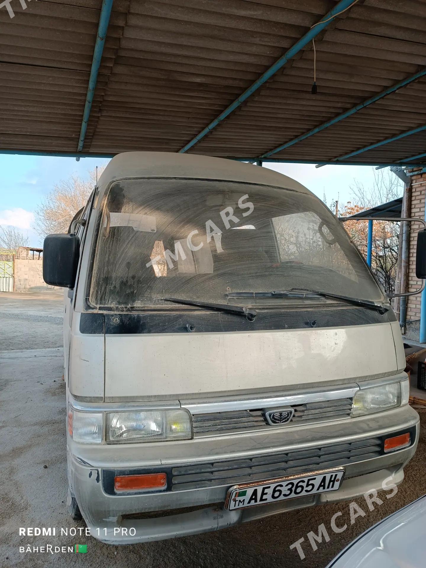 Nissan Urvan 1995 - 60 000 TMT - Бахарден - img 4