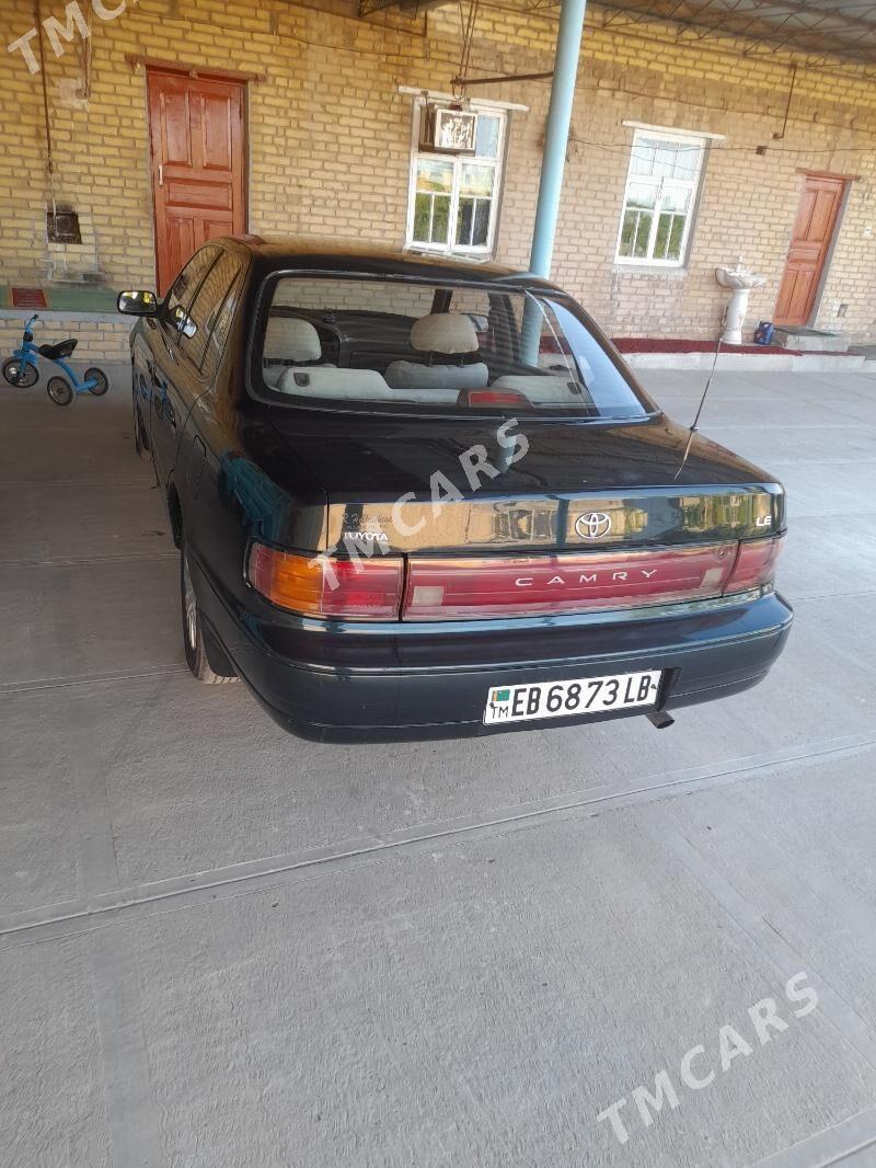 Toyota Camry 1993 - 90 000 TMT - Saýat - img 3