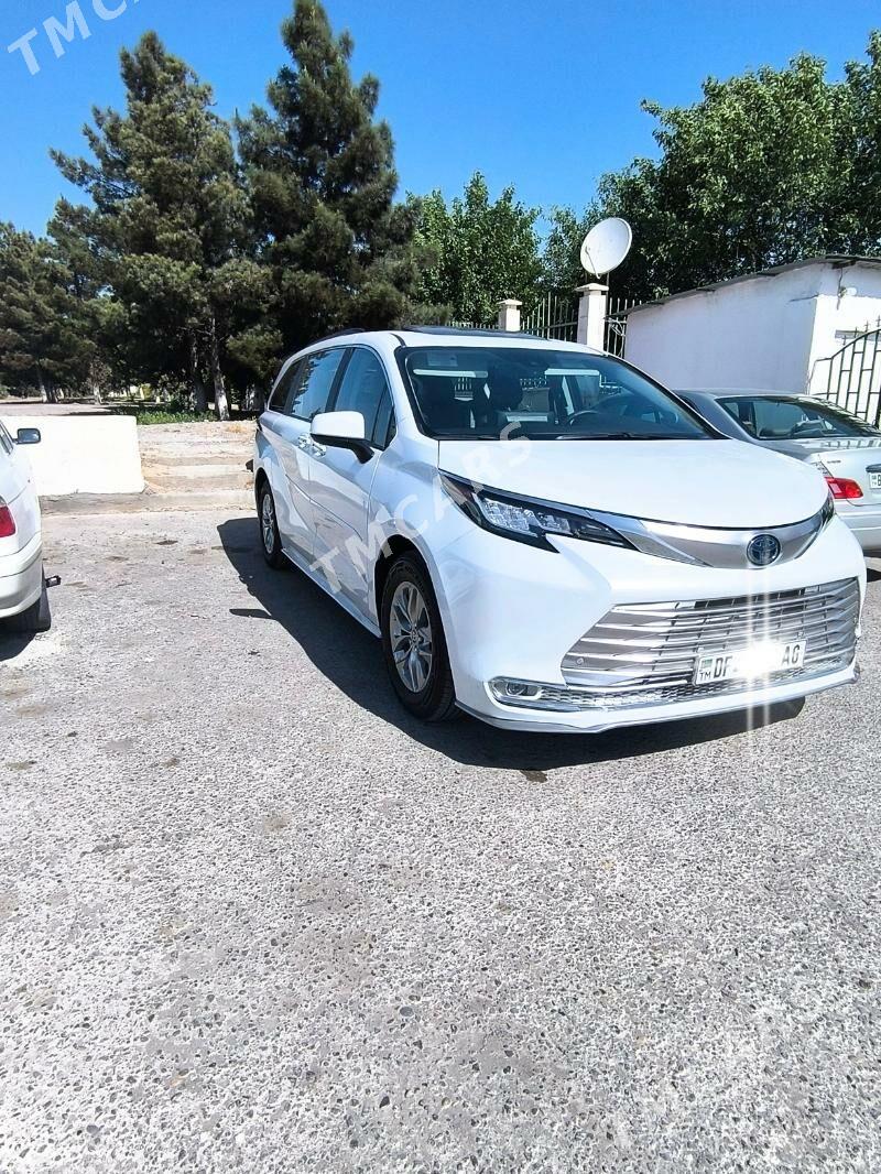 Toyota Sienna 2023 - 600 000 TMT - Büzmeýin - img 4