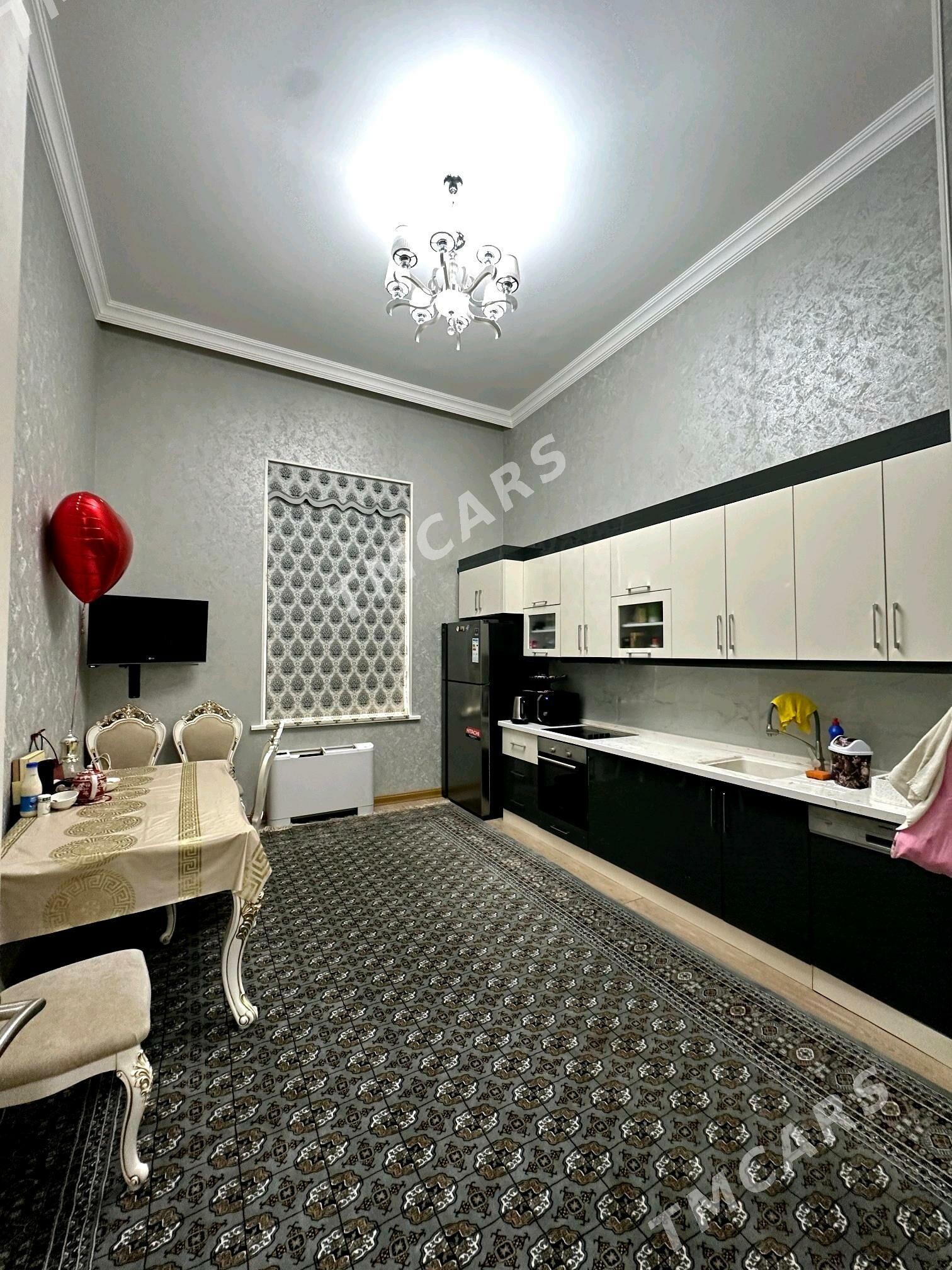 Moskowskiy 3komnat - Moskowskiý köç. (10 ýyl abadançylyk şaýoly) - img 4