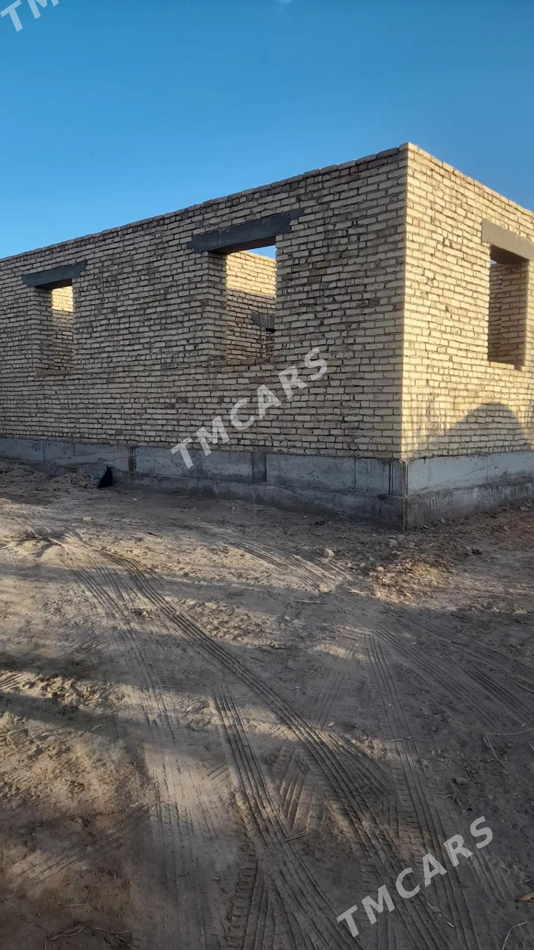 дача с недостроенным домом - Türkmenabat - img 4