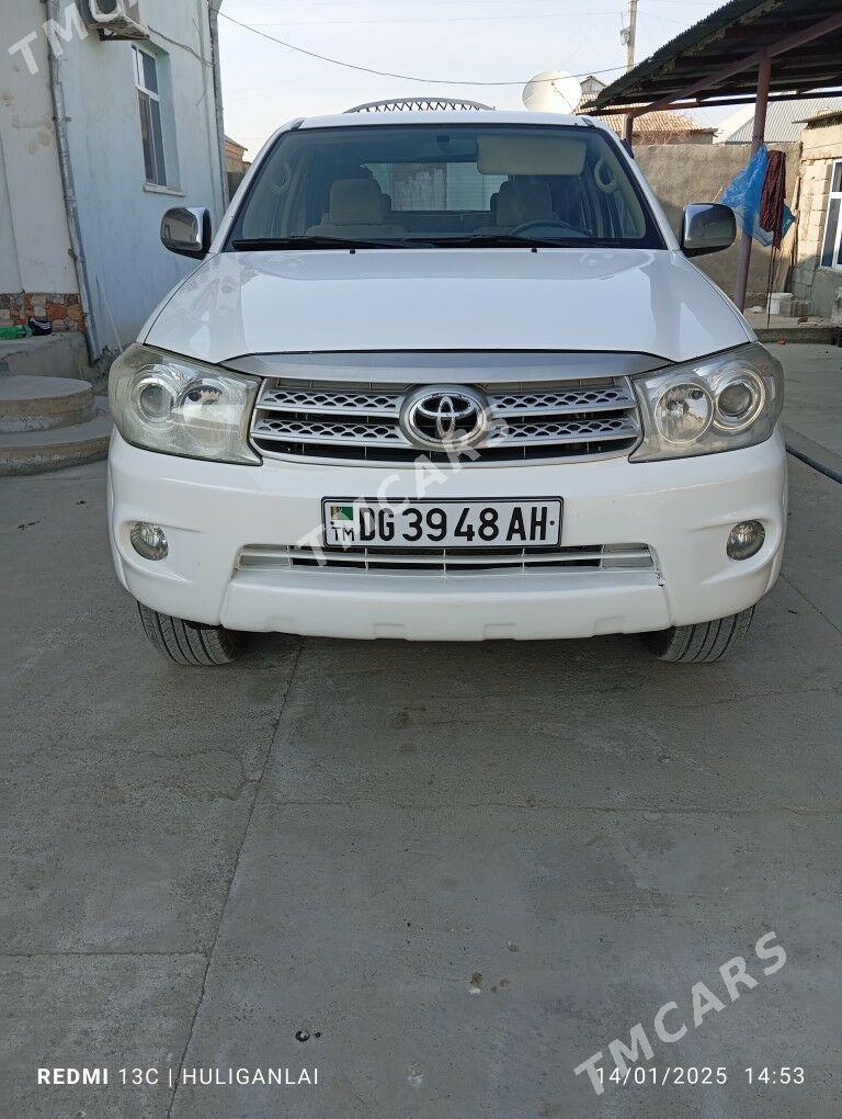Toyota Fortuner 2012 - 250 000 TMT - Бахарден - img 2