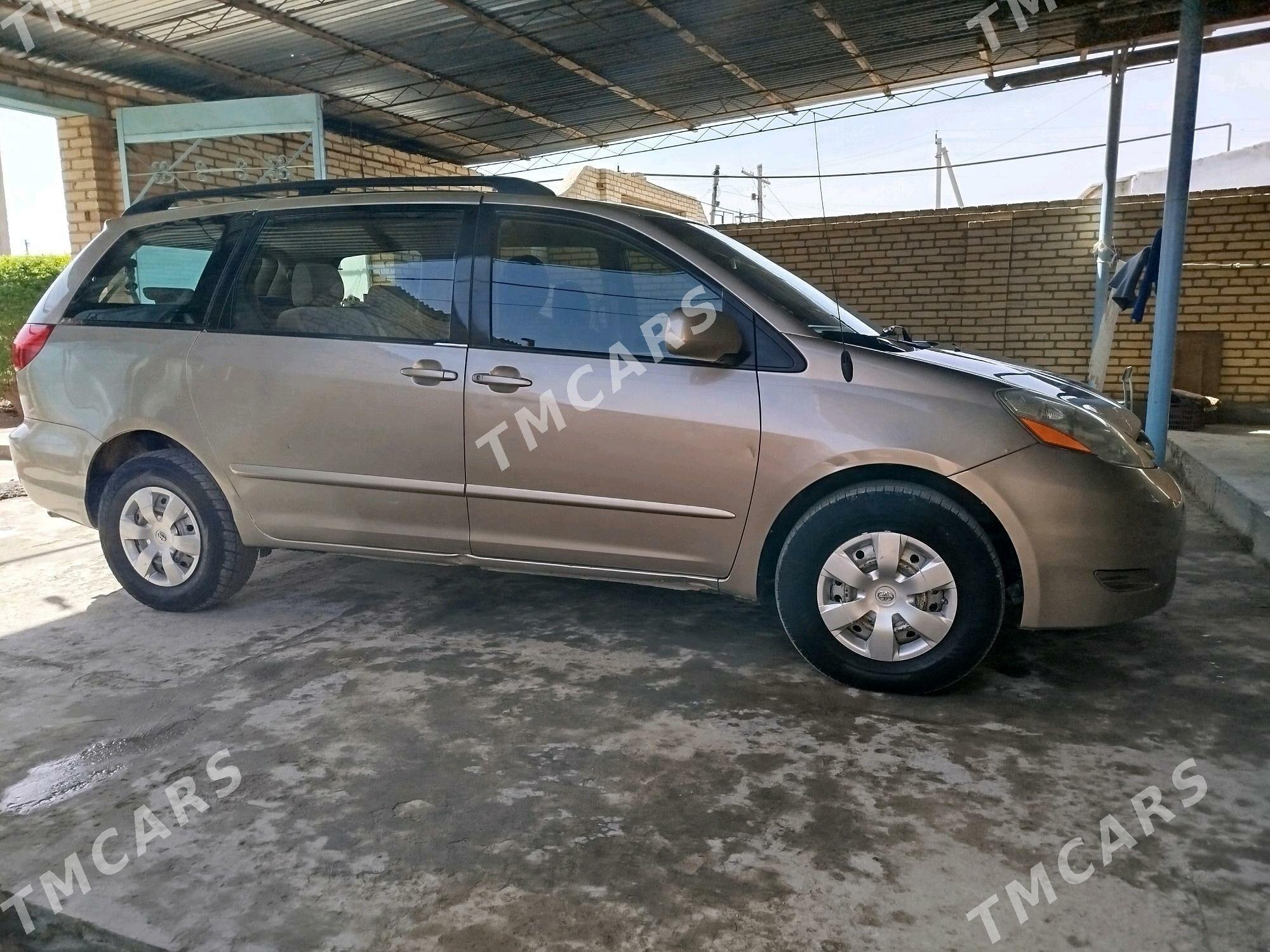 Toyota Sienna 2006 - 245 000 TMT - Dänew - img 10