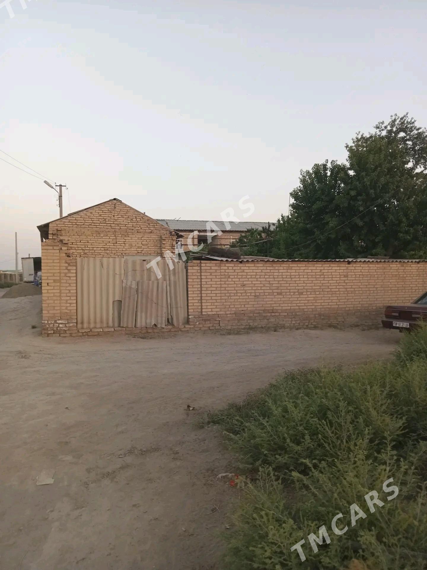 Satlyk jaý täze bazaryñ ýany - Керки - img 3