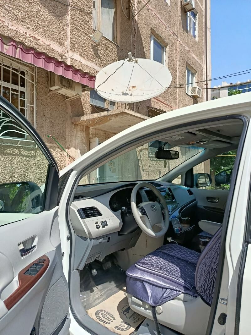 Toyota Sienna 2010 - 285 000 TMT - Туркменабат - img 4