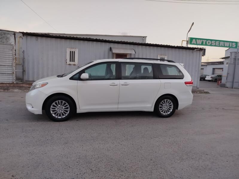 Toyota Sienna 2010 - 285 000 TMT - Туркменабат - img 7