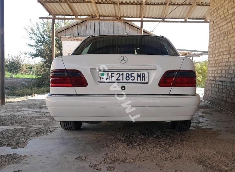 Mercedes-Benz W212 2000 - 60 000 TMT - Векильбазар - img 5