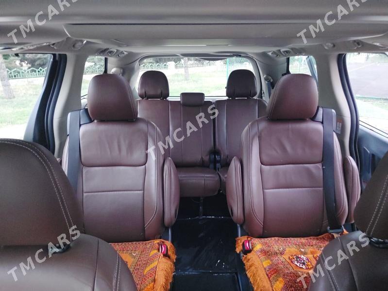 Toyota Sienna 2017 - 600 000 TMT - Podwoýski köç. (Bitarap Türkmenistan şaýoly) - img 4