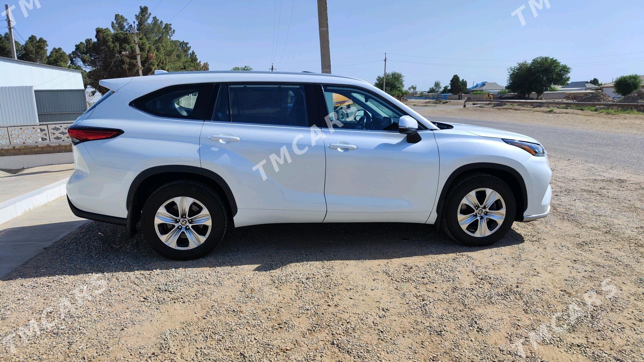 Toyota Highlander 2022 - 520 000 TMT - Baýramaly - img 3