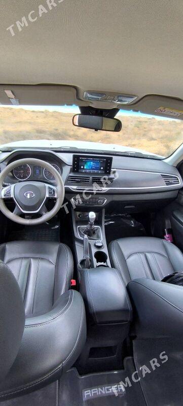 Toyota Hilux 2021 - 260 000 TMT - Aşgabat - img 9