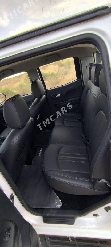 Toyota Hilux 2021 - 260 000 TMT - Aşgabat - img 8