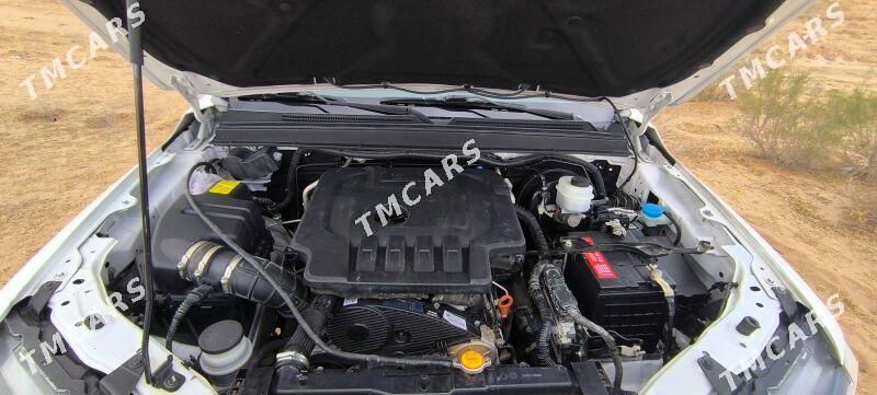 Toyota Hilux 2021 - 260 000 TMT - Aşgabat - img 10
