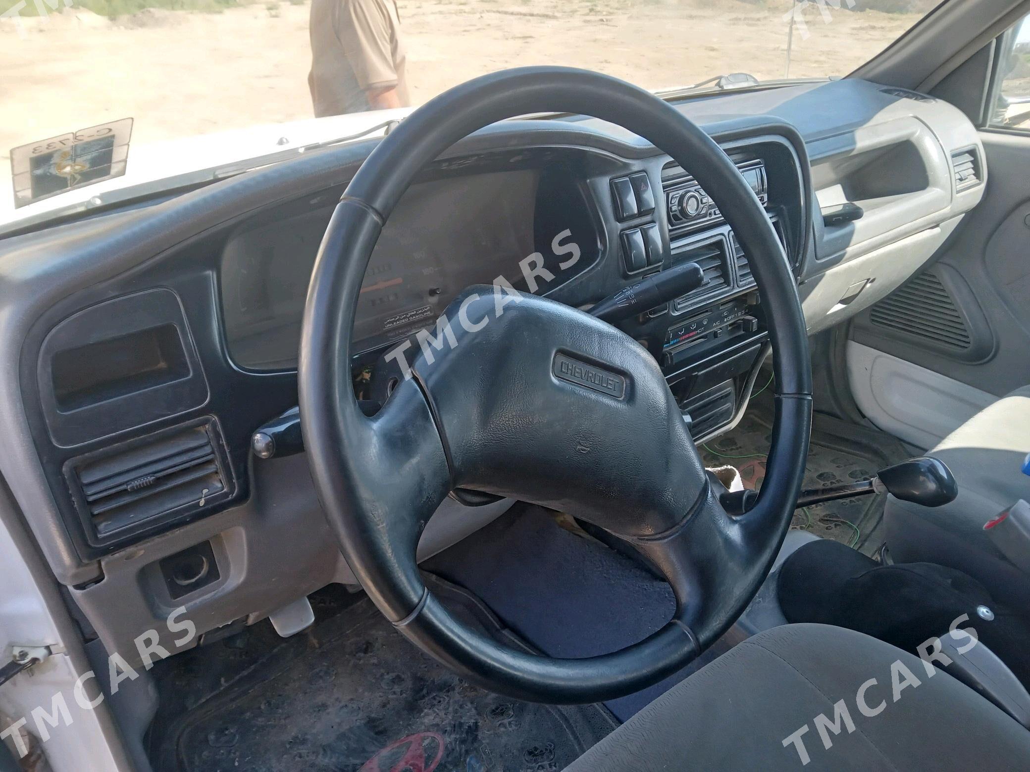 Chevrolet 1500 2002 - 72 000 TMT - Sakarçäge - img 2