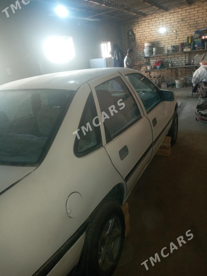 Opel Vectra 1992 - 25 000 TMT - Darganata - img 2