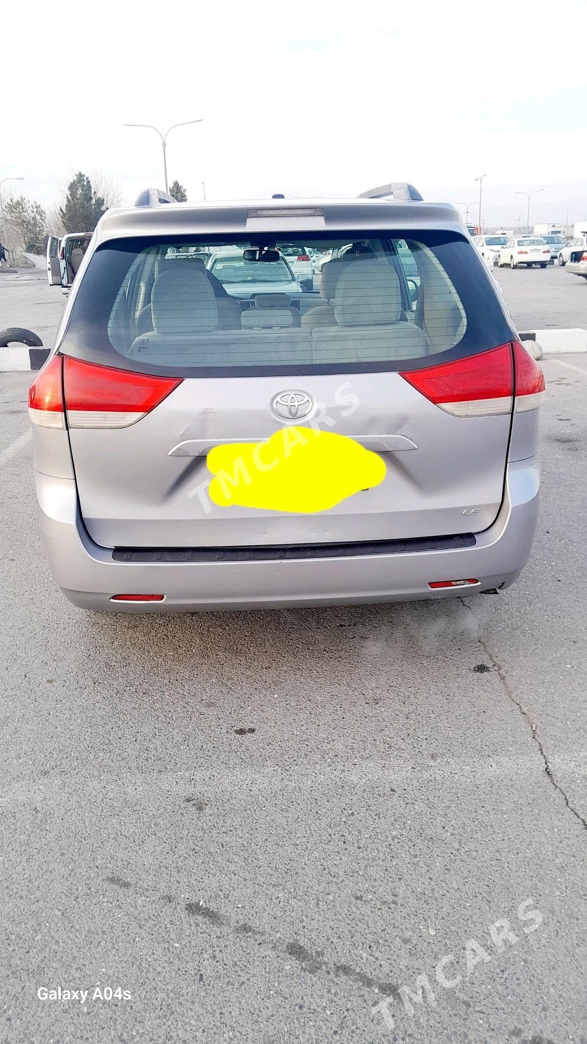 Toyota Sienna 2012 - 200 000 TMT - Türkmenbaşy etr. - img 5