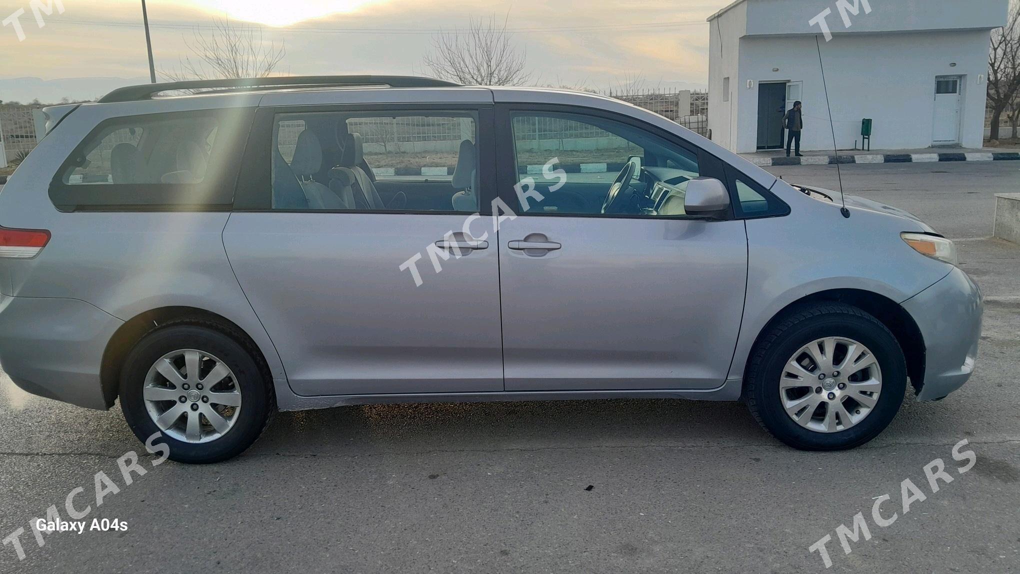 Toyota Sienna 2012 - 200 000 TMT - Türkmenbaşy etr. - img 3