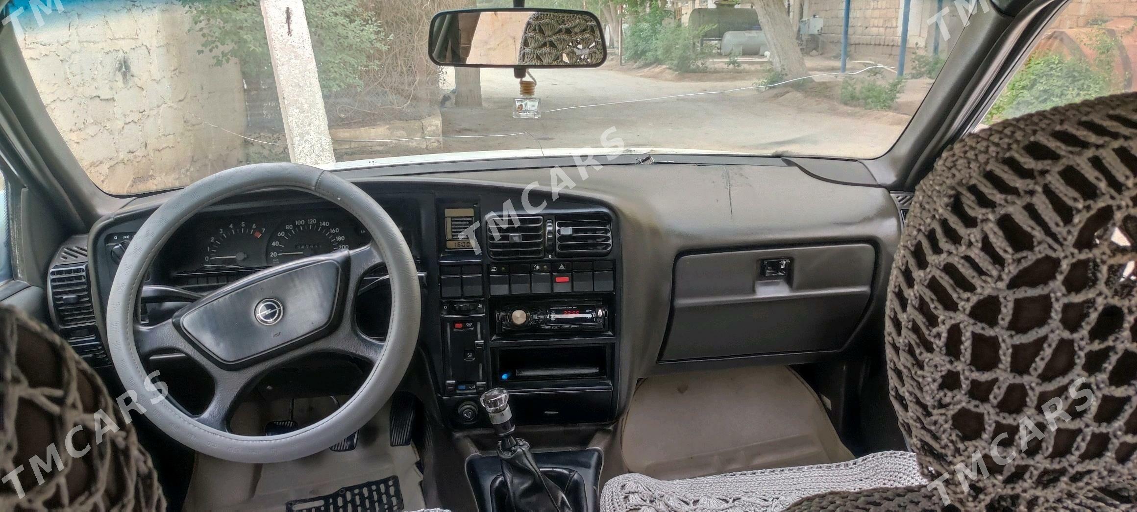 Opel Omega 1990 - 30 000 TMT - Balkanabat - img 4