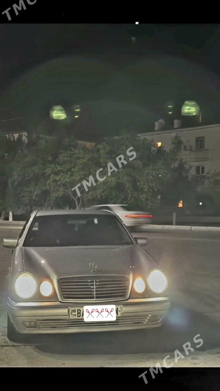 Mercedes-Benz C320 1999 - 135 000 TMT - Балканабат - img 2