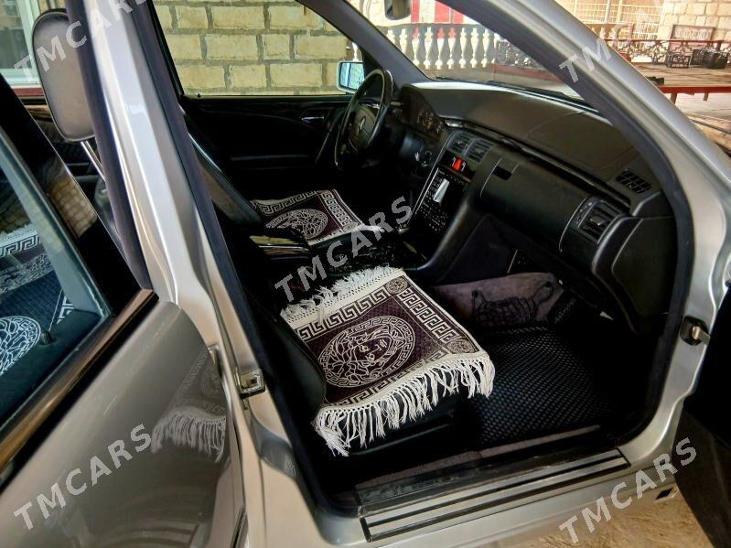 Mercedes-Benz C320 1999 - 135 000 TMT - Балканабат - img 8