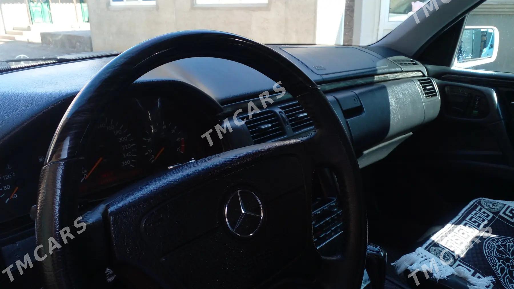 Mercedes-Benz C320 1999 - 135 000 TMT - Балканабат - img 7