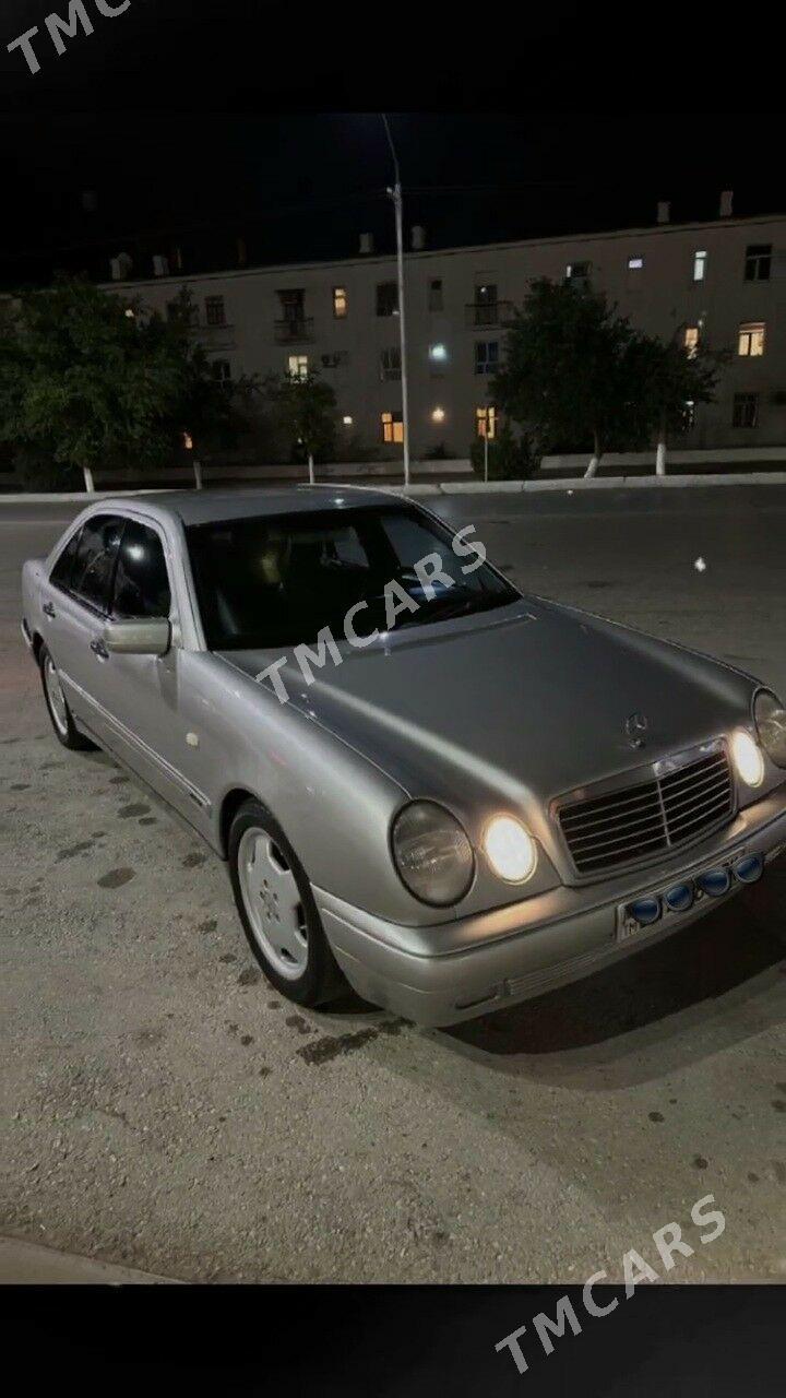 Mercedes-Benz C320 1999 - 135 000 TMT - Балканабат - img 9