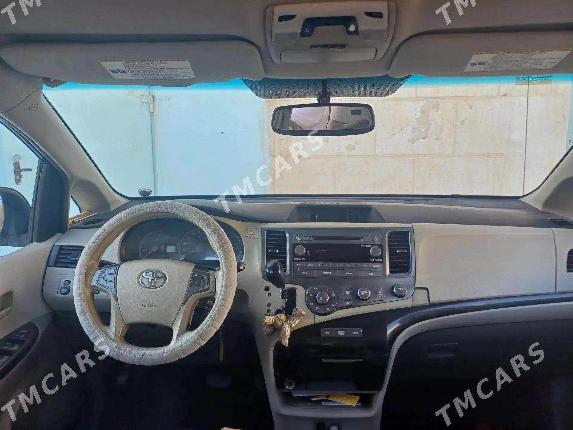 Toyota Sienna 2012 - 270 000 TMT - Türkmenabat - img 2